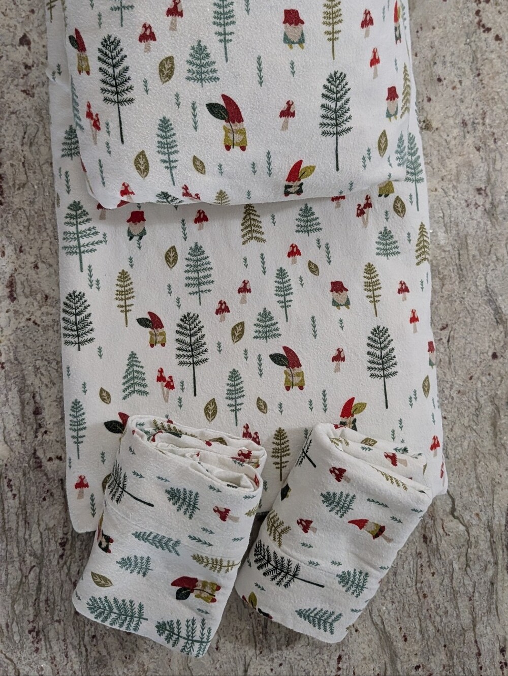 Cuddle Duds Flannel Queen Sheet Set GNOMES 4PC Soft & Cozy Barely Used Mushroom